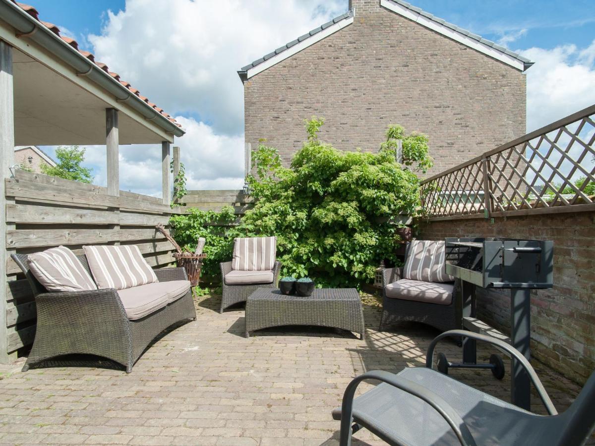 Holiday Home With Covered Terrace Groet Exteriör bild